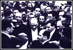 Atatürk greeted by the ınvıtees at a Republıc Ball
