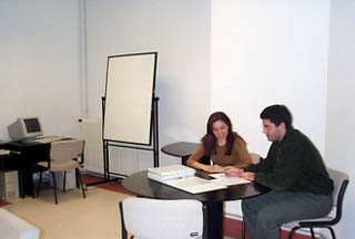 BilWrite staff tutors student.