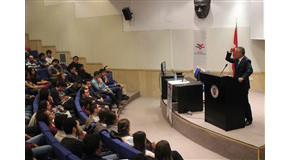 Siyaset Platformu Kulübü Brings Özcan Yeniçeri to Campus